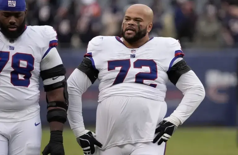 New York Giants offensive tackle Jermaine Eluemunor (72) leaves the field