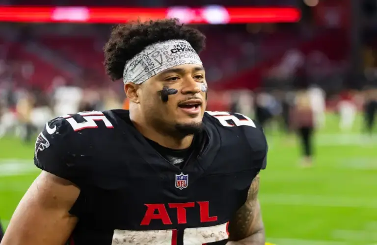 Tyler Allgeier (25) of the Atlanta Falcons during a game against the Arizona Cardinals at State Farm Stadium.
