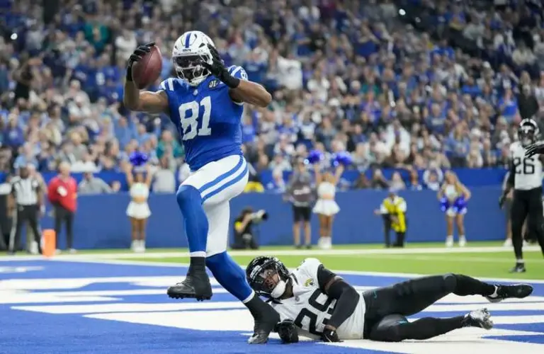 Colts re-sign tight end Mo Alie-Cox.