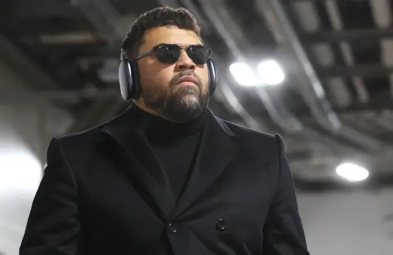 Pittsburgh Steelers defensive tackle Cameron Heyward (97) arrives at the stadium