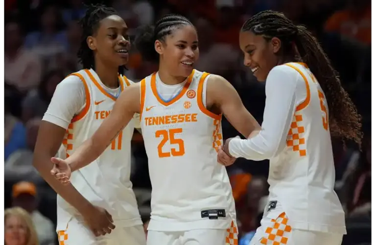 Kaiya Wynn celebrating with her teammates