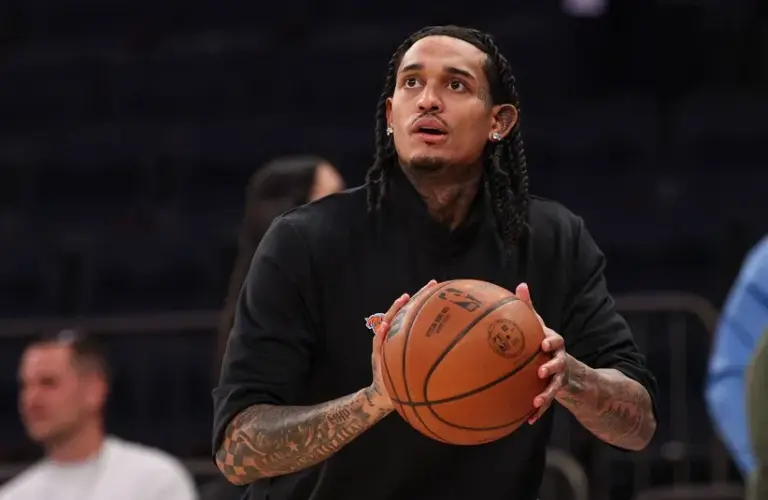 New York Knicks guard Jordan Clarkson (00) warms up