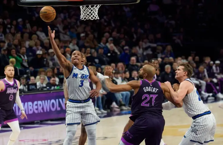 Orlando Magic guard Desmond Bane (3) drives to the net