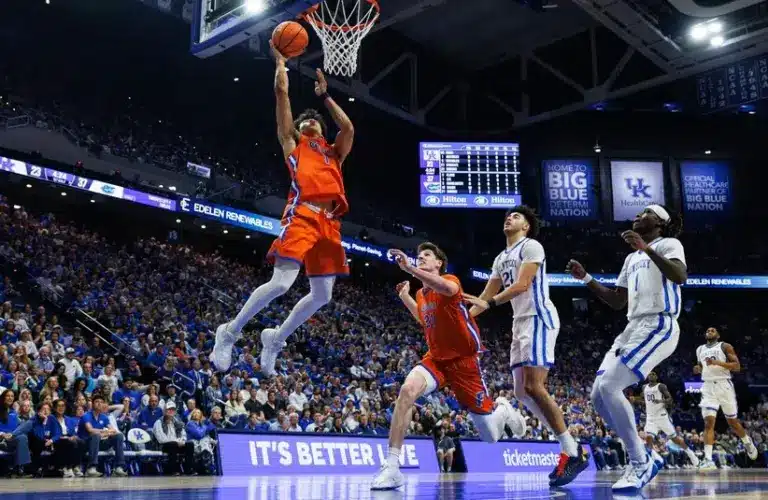 Florida Gators guard Xaivian Lee (1) goes to the basket