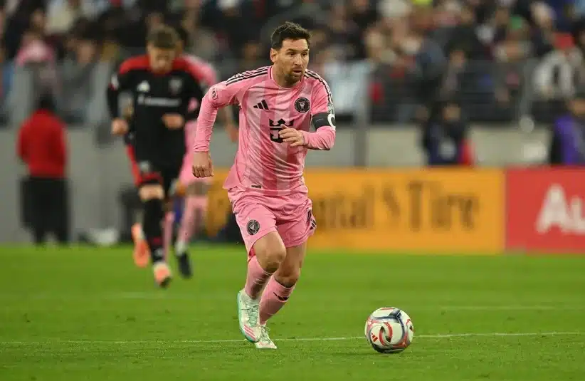 Lionel Messi advancing with the ball