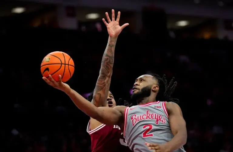 Ohio State Buckeyes guard Bruce Thornton (2) shoots the ball against the Indiana Hoosiers