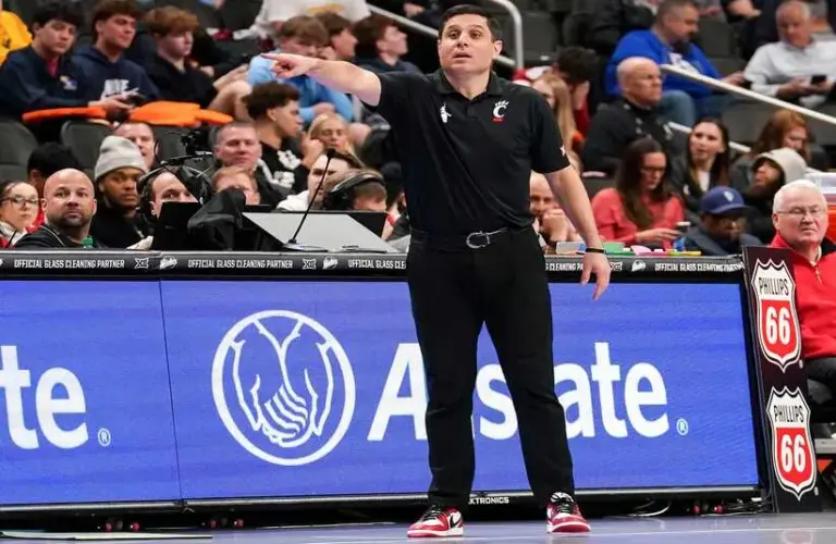 Cincinnati Bearcats head coach Wes Miller instructs players