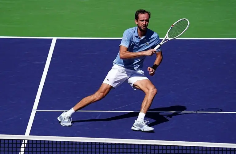Medvedev approaching the net