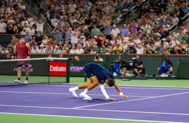 Djokovic struggling to gain control