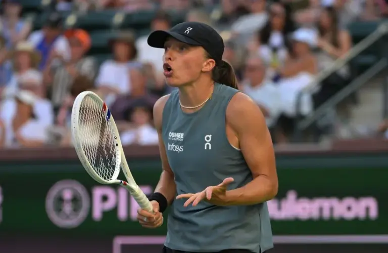 Swiatek passionate during the match