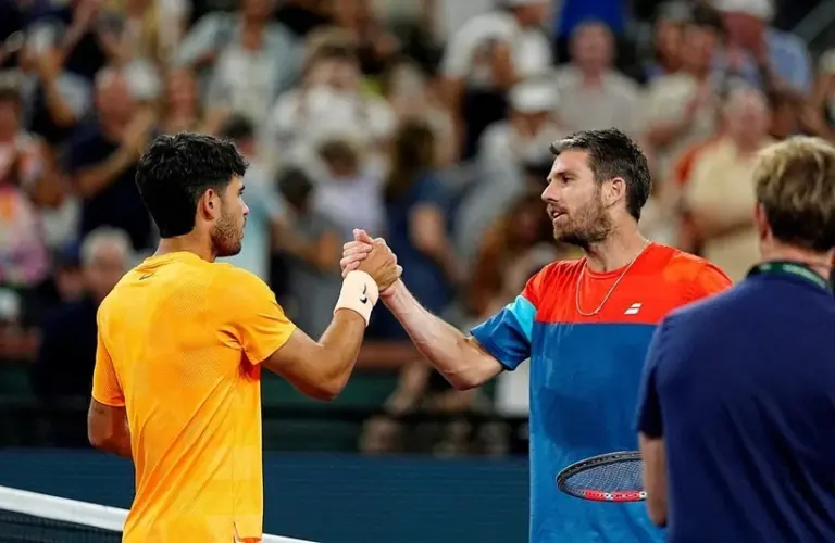 Alcaraz shaking hands with Norrie