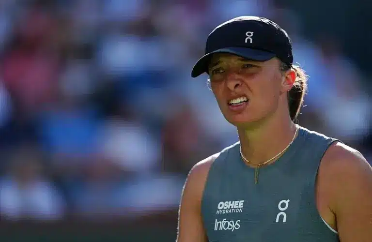 Swiatek looks to her box