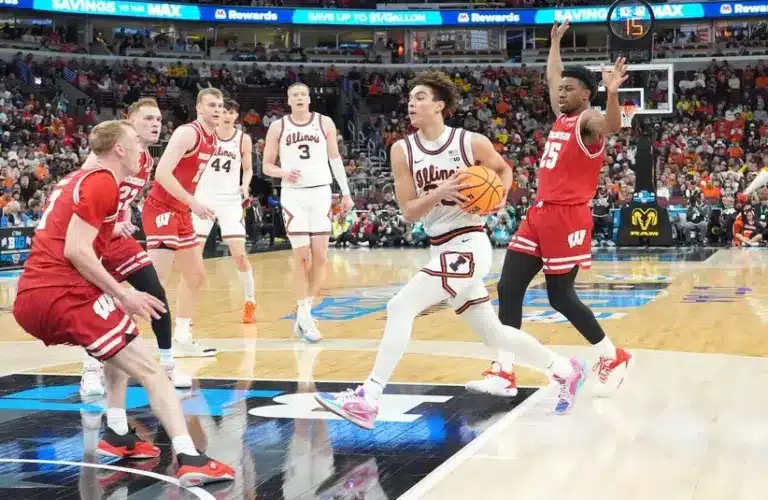 Wisconsin Badgers guard John Blackwell (25) defends