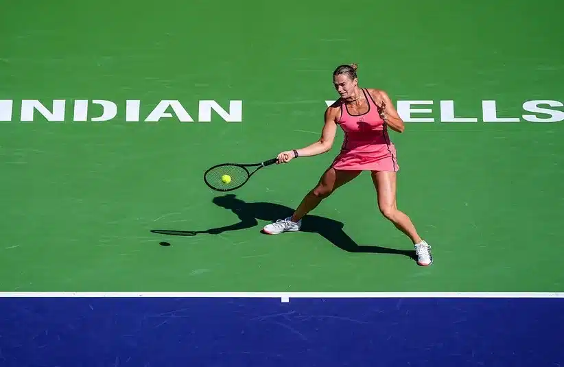 Aryna Sabalenka returns to Elena Rybakina