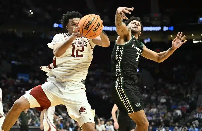 Arkansas Razorbacks forward Malique Ewin (12) rebounds against Hawaii