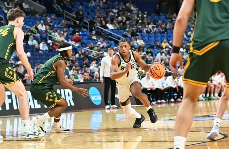 Michigan State Spartans guard Jeremy Fears Jr. (1) drives to the basket