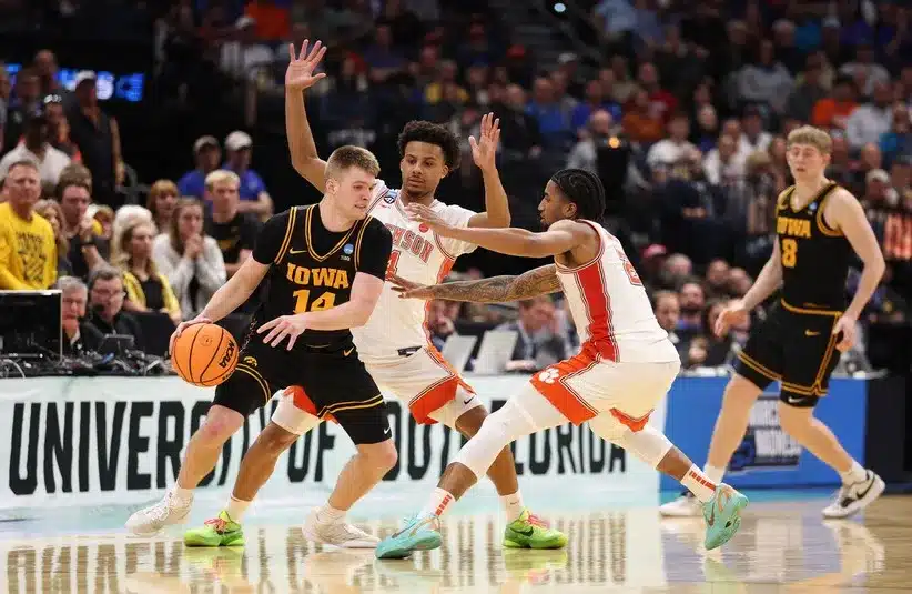 Iowa Hawkeyes guard Bennett Stirtz (14) is defended.