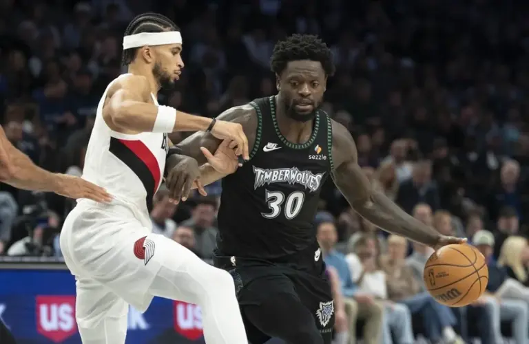 Randle advancing with the ball