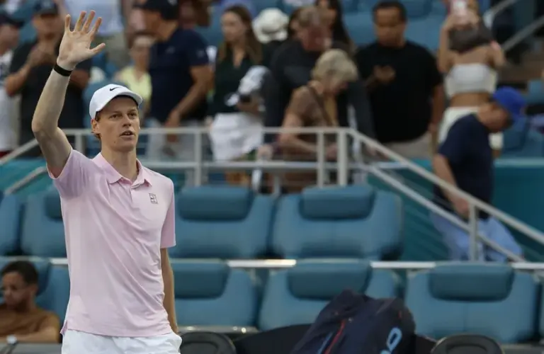 Jannik Sinner (ITA) waves to the crowd after his match against Alex Michelsen