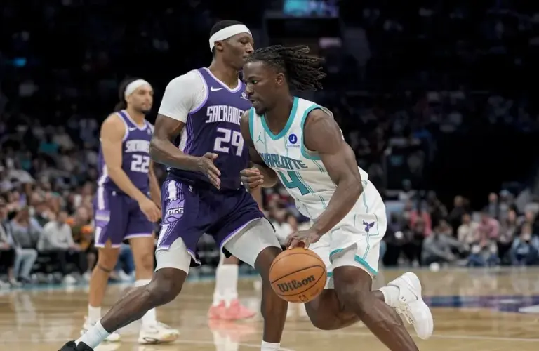 Charlotte Hornets guard Sion James (4) moves the ball