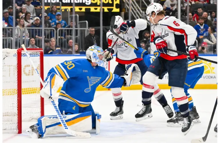 Joel Hofer in front of the net