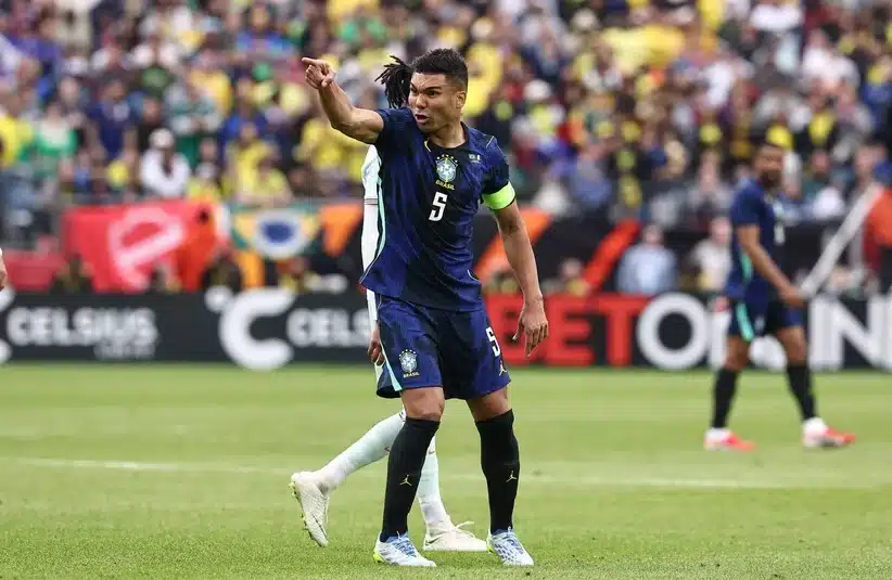 Casemiro clashing with the referee