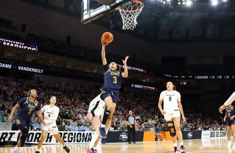 Notre Dame Fighting Irish guard Hannah Hidalgo (3) scores a layup