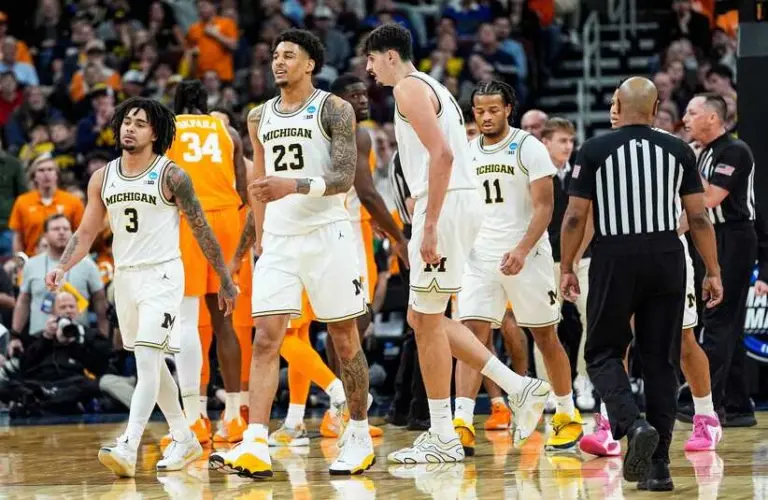 From left, Michigan guard Elliot Cadeau (3), forward Yaxel Lendeborg (23), center Aday Mara (15) walk off the court for a time against Tennessee during the second half of NCAA Tournament Elite 8 round at United Center in Chicago on Sunday, March 29, 2026.