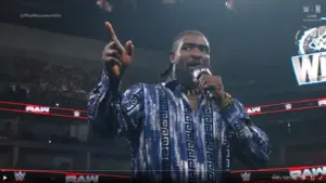 Oba Femi on the microphone.