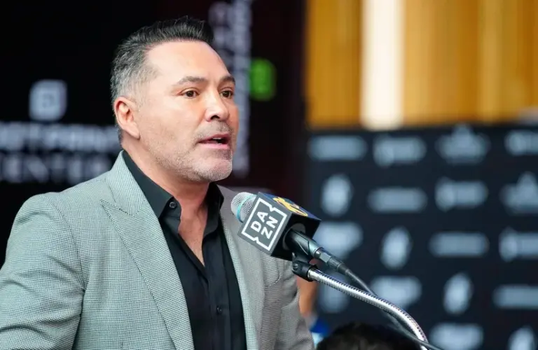 Oscar De La Hoya speaks about boxer Jamie Munguia (center) about the Munguia v Ryder main event during a press conference.