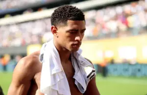 Real Madrid CF midfielder Jude Bellingham (5) looks dejected.