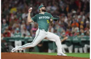 Lucas Giolito throwing a pitch on the mound
