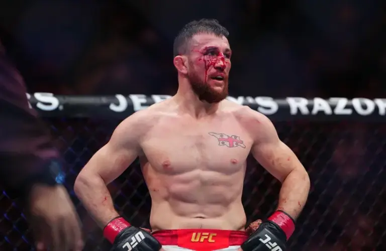 Merab Dvalishvili (red gloves) during the fight against Petr Yan.