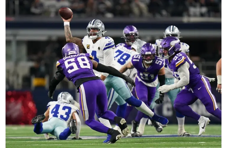 Greenard getting pressure against Eagles rival Dallas Cowboys and Dak Prescott