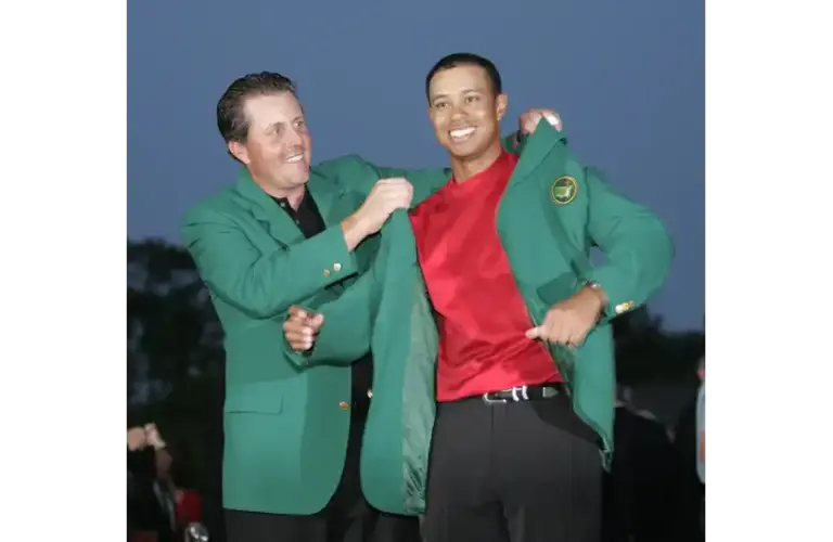 Tiger Woods receiving his 2005 Green Jacket from Phil Mickelson