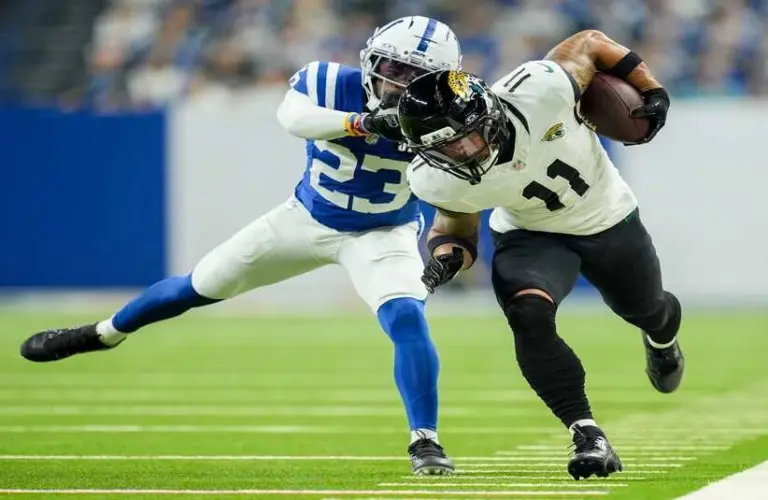 Kenny Moore making a tackle last season.