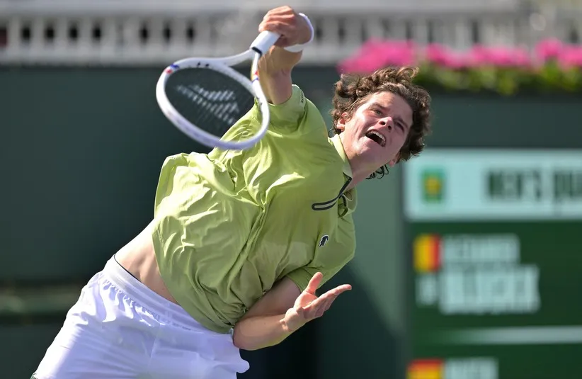 Alexander Blockx (BEL) hits a shot during his qualifying match.