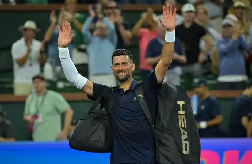 Djokovic waving to the fans