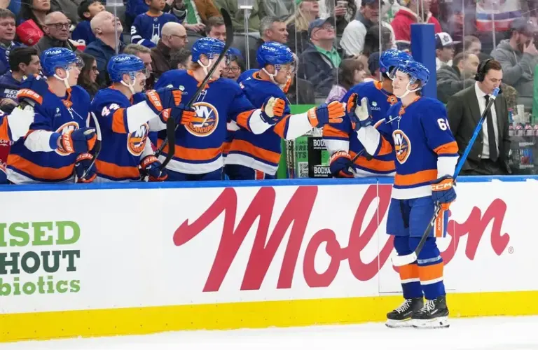 New York Islanders center Calum Ritchie (64) celebrates at the bench after scoring.