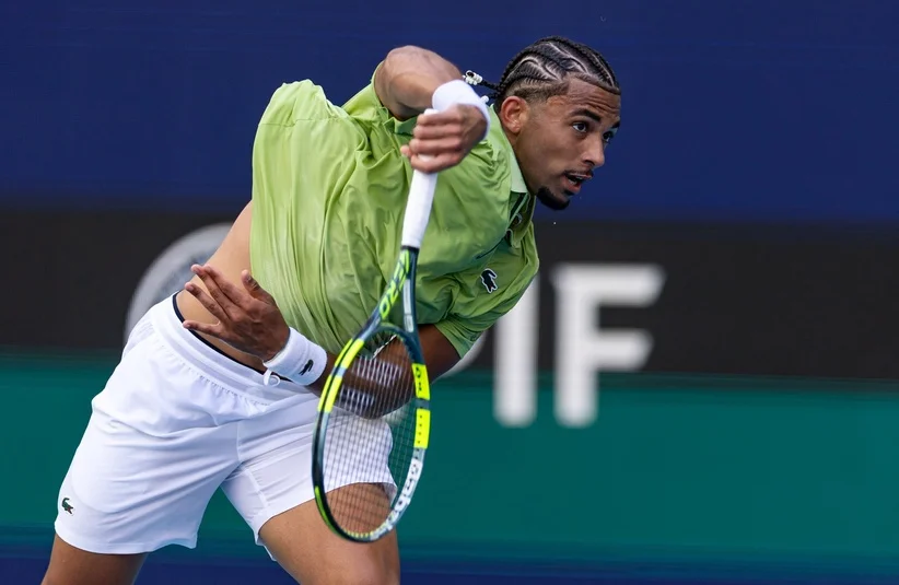 Arthur Fils serving in Miami Open