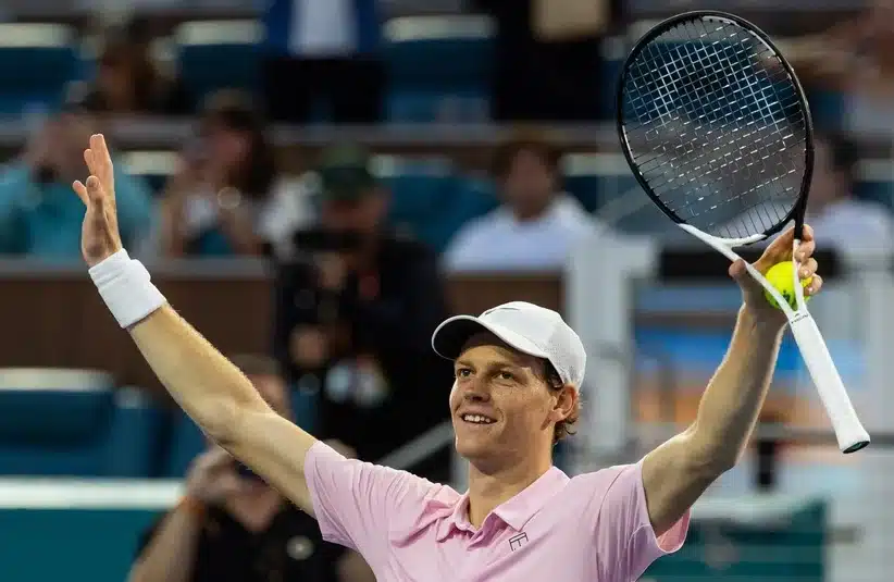 Sinner taking the applause from the fans