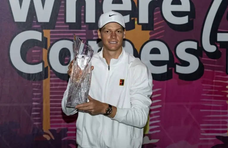 Sinner holding the Miami Open trophy