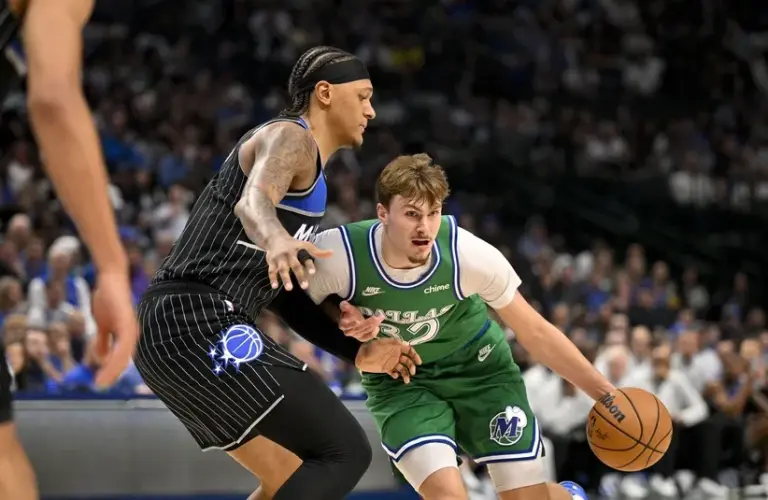 Dallas Mavericks forward Cooper Flagg (32) drives to the basket.