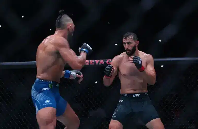 Dominick Reyes (red gloves) fights Johnny Walker (blue gloves.