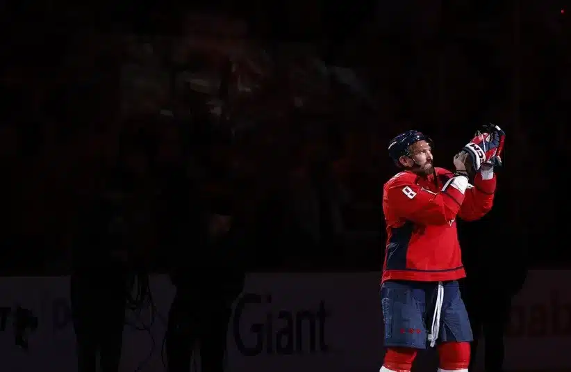 Washington Capitals left wing Alex Ovechkin (8) against the Penguins.