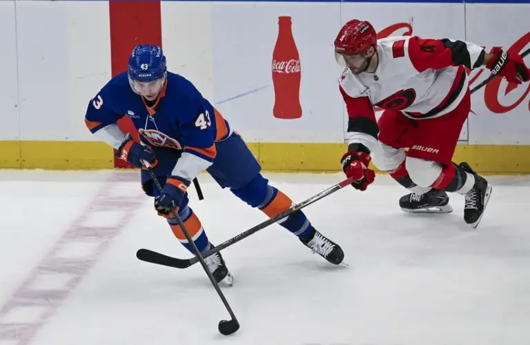 New York Islanders center Liam Foudy (43) skates the puck into the zone.