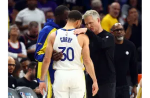 Steph Curry talking to Coach Kerr courtside