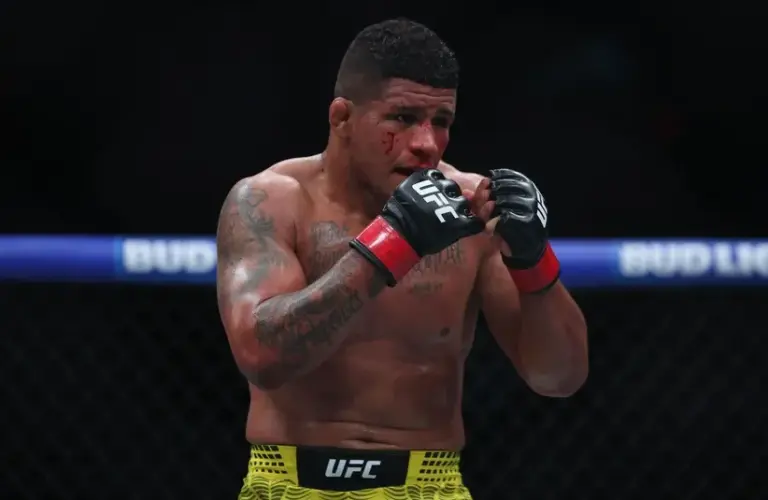 Gilbert Burns (red gloves) fights Mike Malott (blue gloves).