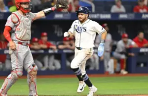 Tampa Bay Rays infielder Jonathan Aranda (8) runs home.