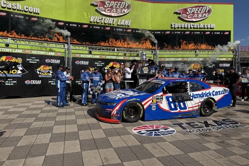 Kyle Larson celebrates SpeedyCash.com win in victory lane.